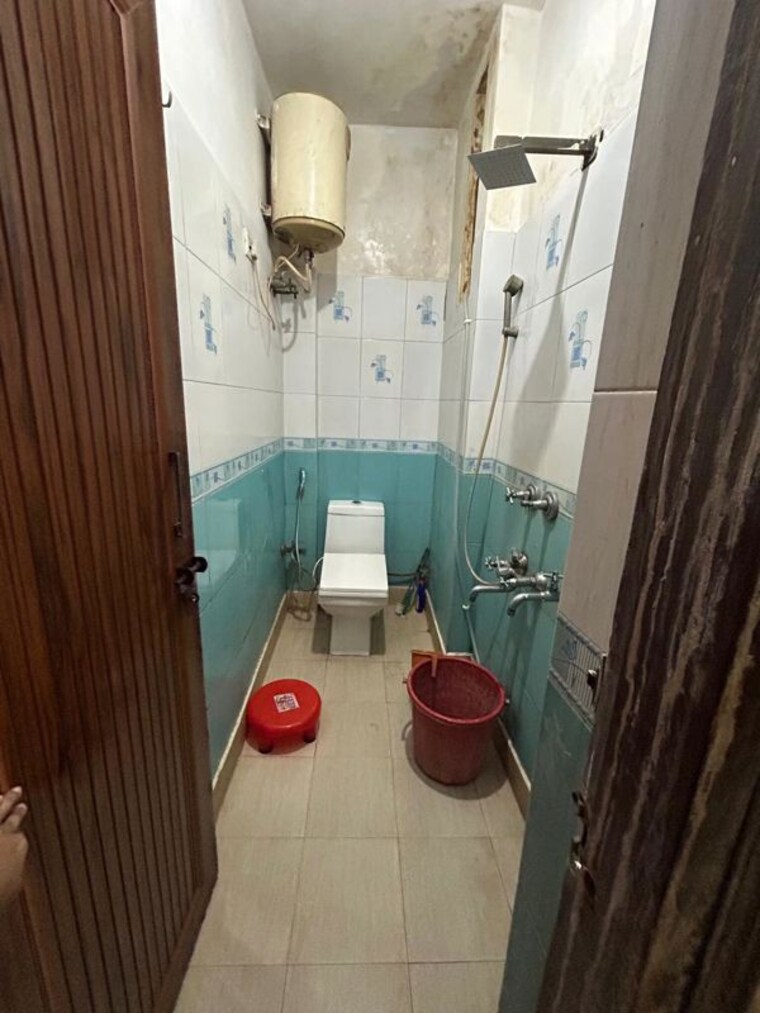 Bathroom, govindpuri 2 Bedroom 564 Sq.Ft. Builder Floor In Govindpuri Delhi 10096019
