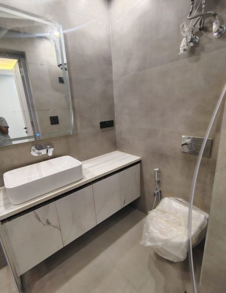 Bathroom, govindpuri 3 Bedroom 911 Sq.Ft. Builder Floor In Govindpuri Delhi 10096031