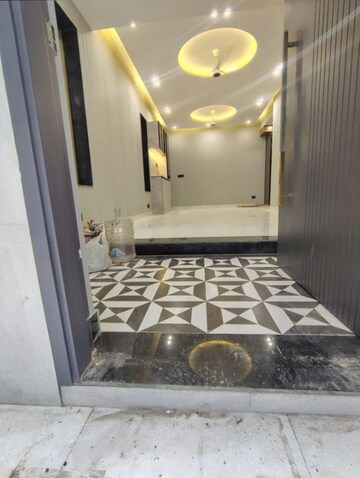 Bedroom in 3 BHK Builder Floor at Govindpuri – for Rent