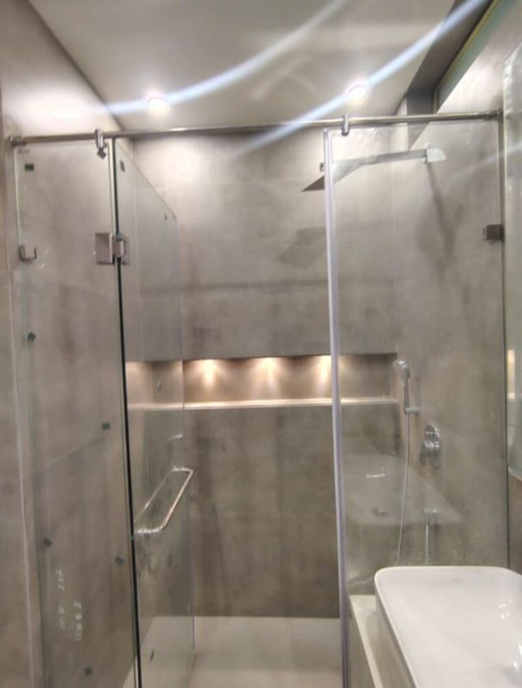 Bathroom, govindpuri 3 Bedroom 911 Sq.Ft. Builder Floor In Govindpuri Delhi 10096031