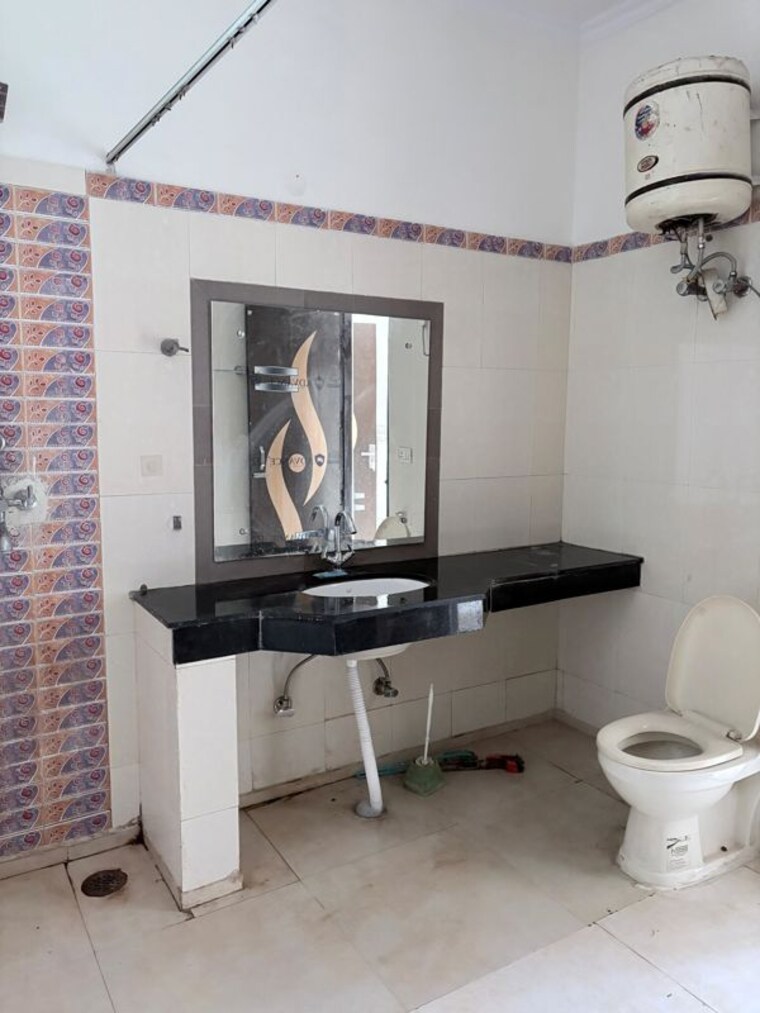Bathroom, old rajinder nagar 1 RK 250 Sq.Ft. Builder Floor In Old Rajinder Nagar Delhi 10096032