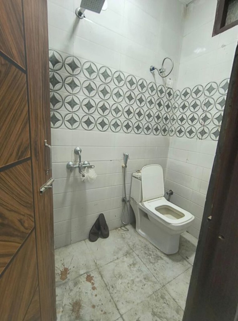 Bathroom, govindpuri 2 Bedroom 567 Sq.Ft. Builder Floor In Govindpuri Delhi 10096041