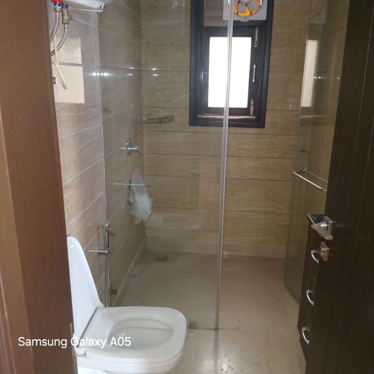 Bathroom, greater kailash part 3 3 Bedroom 217 Sq.Yd. Builder Floor In Greater Kailash Part 3 Delhi 10096045