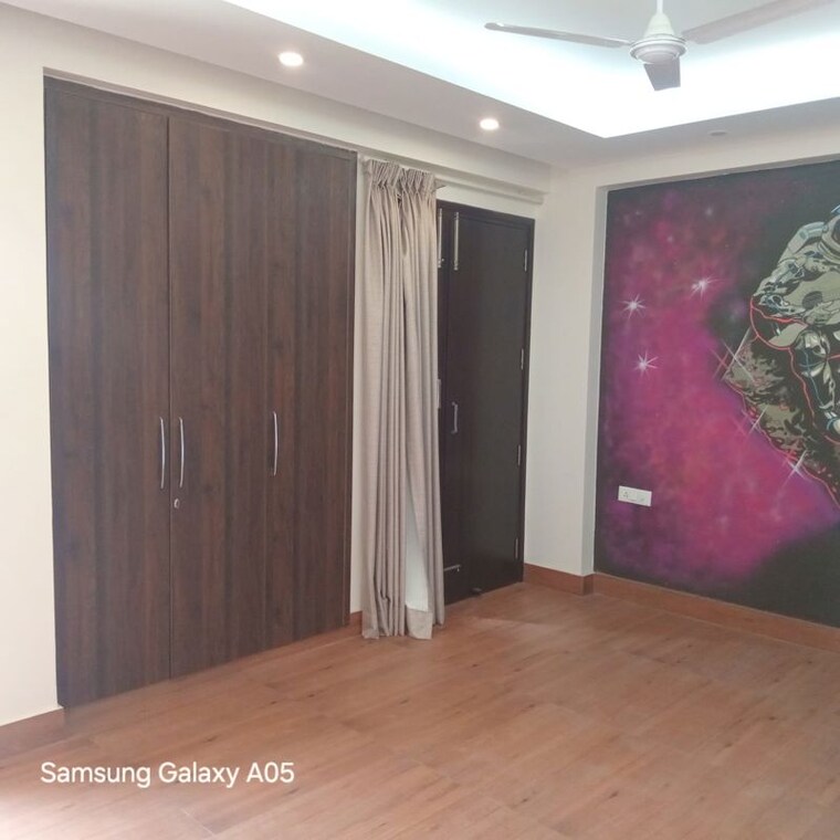 Room, greater kailash part 3 3 Bedroom 217 Sq.Yd. Builder Floor In Greater Kailash Part 3 Delhi 10096045