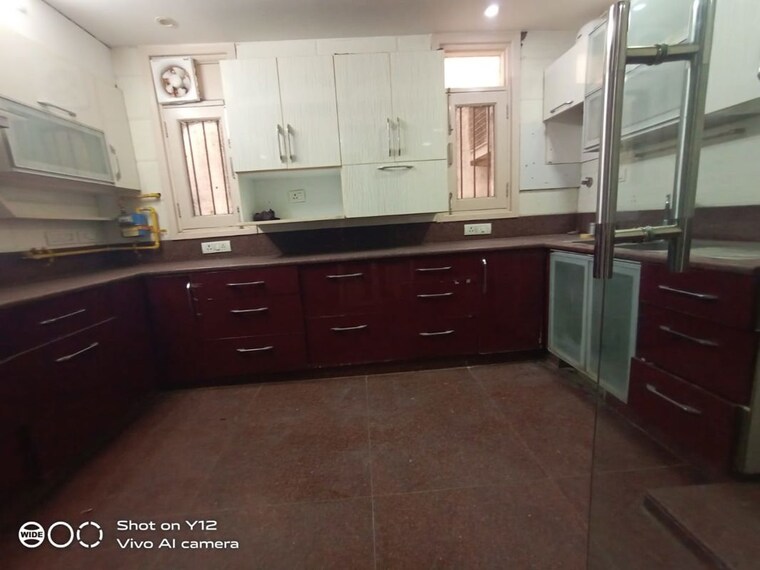 Kitchen, pamposh enclave 3 Bedroom 265 Sq.Yd. Builder Floor In Pamposh Enclave Delhi 10096048
