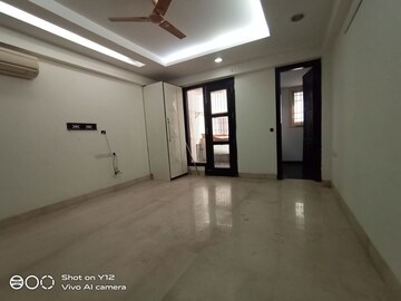 Room in 3 BHK Builder Floor at Pamposh Enclave – for Rent