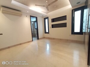 Room in 3 BHK Builder Floor at Pamposh Enclave – for Rent