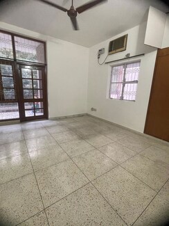 3 BHK + Pooja Room Builder Floor For Rent in Chittaranjan Park