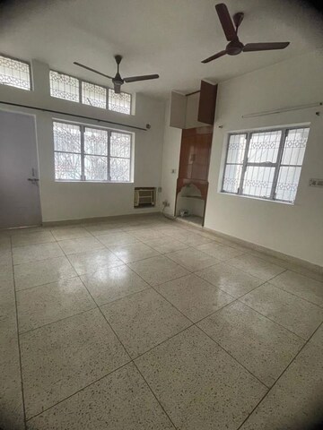 Room in 3 BHK Builder Floor at Chittaranjan Park – for Rent