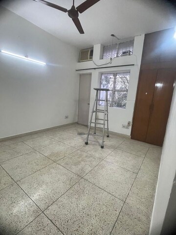 Room in 3 BHK Builder Floor at Chittaranjan Park – for Rent