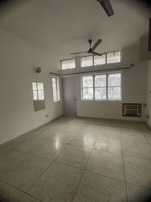 Room in 3 BHK Builder Floor at Chittaranjan Park – for Rent