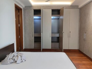 Room in 3 BHK Builder Floor at Green Park – for Rent