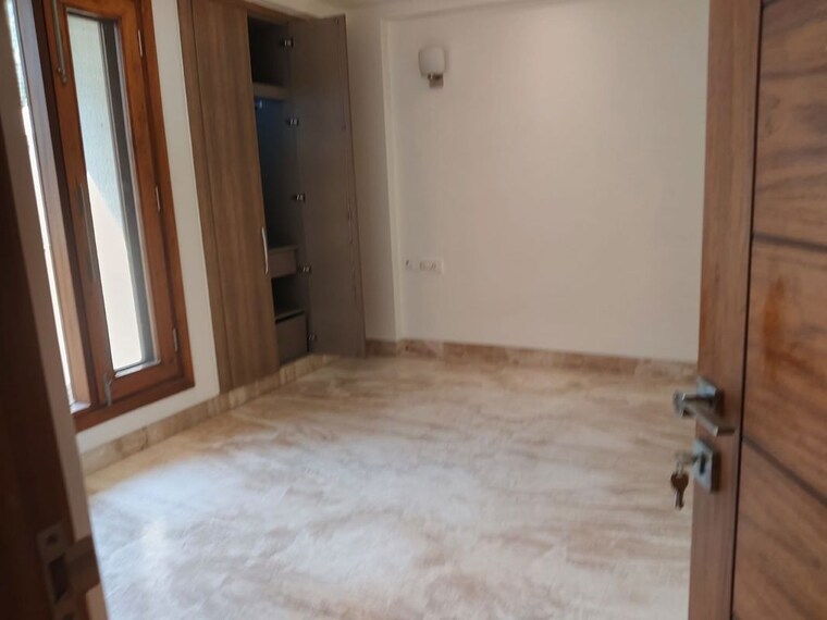 Room, green park 3 Bedroom 200 Sq.Yd. Builder Floor In Green Park Delhi 10096055