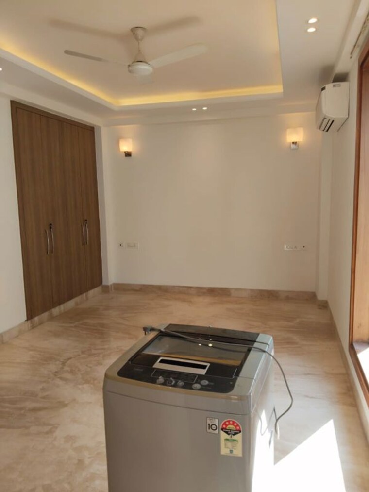 Bedroom, green park 3 Bedroom 200 Sq.Yd. Builder Floor In Green Park Delhi 10096055