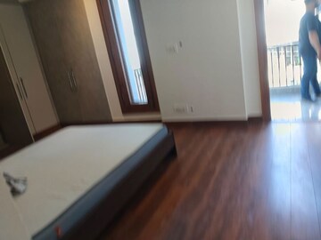 Room in 3 BHK Builder Floor at Green Park – for Rent