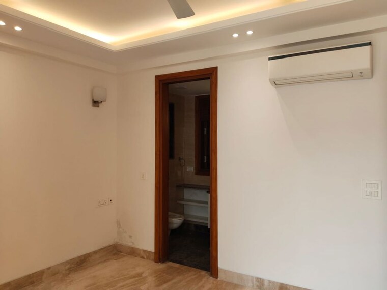 Room, green park 3 Bedroom 200 Sq.Yd. Builder Floor In Green Park Delhi 10096055