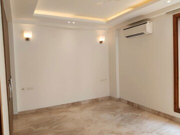 Room in 3 BHK Builder Floor at Green Park – for Rent