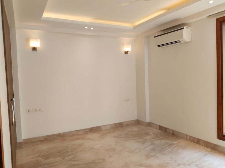 Room, green park 3 Bedroom 200 Sq.Yd. Builder Floor In Green Park Delhi 10096055