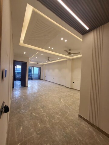 Room in 3 BHK Builder Floor at Greater Kailash I – for Rent