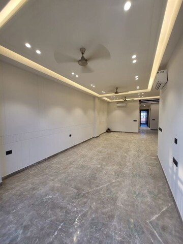 Furnished Amenities in 3 BHK Builder Floor at Greater Kailash I – for Rent