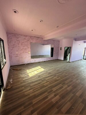 Shop For Rent in Nehru Colony