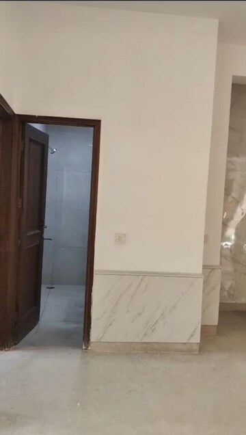 Bathroom in 3 BHK Apartment at SS Almeria, Sector 84 – for Rent