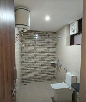 Bathroom in 3 BHK Apartment at Hazratganj – for Rent