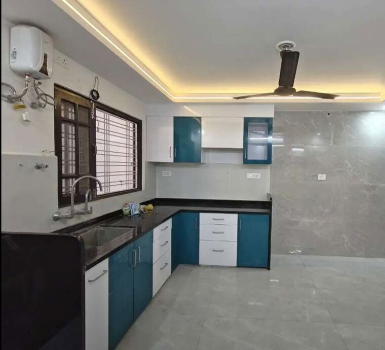 Kitchen, hazratganj 3 Bedroom 1700 Sq.Ft. Apartment In Hazratganj Lucknow 10096074