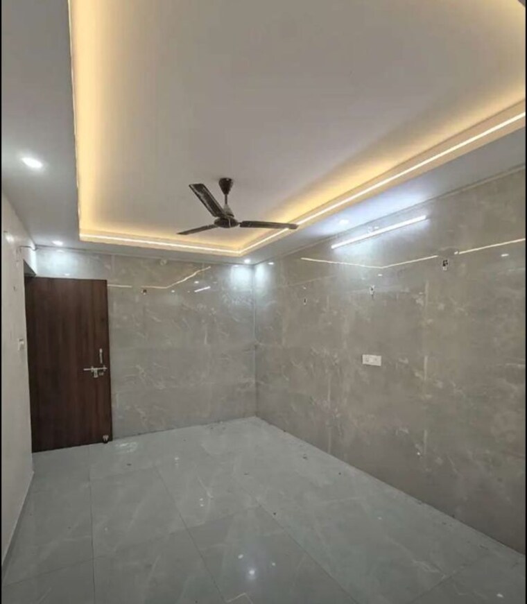 Room, hazratganj 3 Bedroom 1700 Sq.Ft. Apartment In Hazratganj Lucknow 10096074