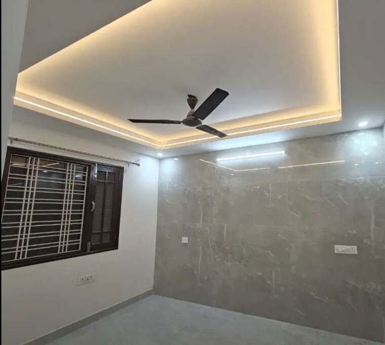Room, hazratganj 3 Bedroom 1700 Sq.Ft. Apartment In Hazratganj Lucknow 10096074