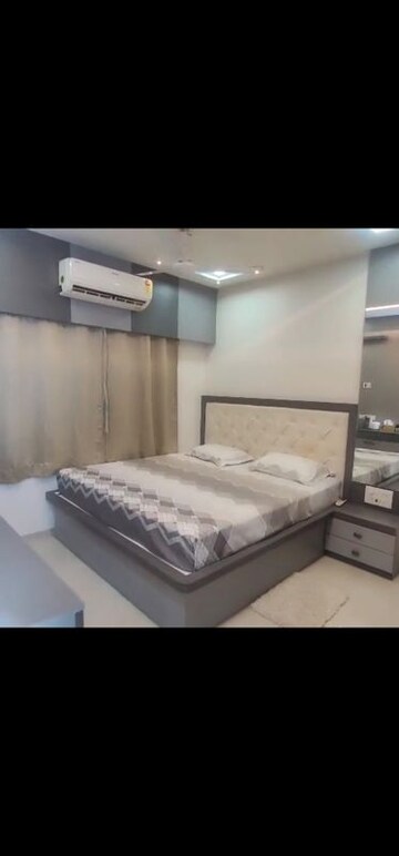 Bedroom in 2 BHK Apartment at Sheth Vasant Oasis, Andheri East – for Rent