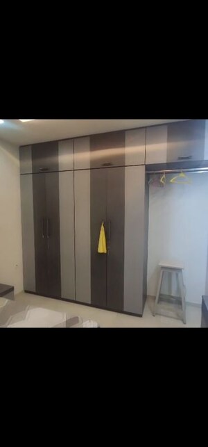 Room in 2 BHK Apartment at Sheth Vasant Oasis, Andheri East – for Rent