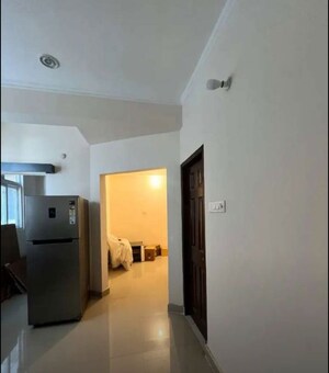 Room in 3 BHK Apartment at Hazratganj – for Rent