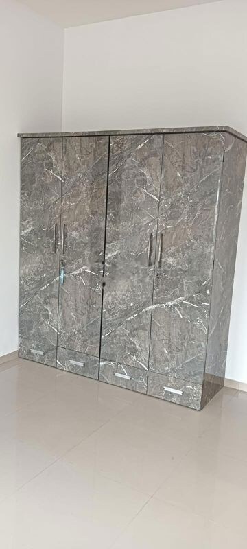 Furnished Amenities in 3 BHK Apartment at Sheth Vasant Lawns, Laxmi Nagar – for Rent