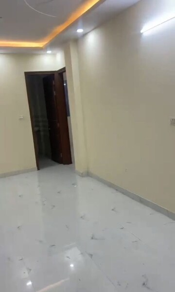 Room in 2 BHK Apartment at Greenotel Apartment, Zeta I Greater Noida – for Sale