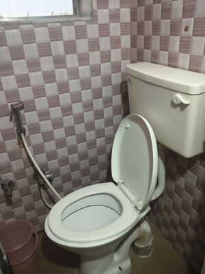 Attached Bathroom in 1 RK Apartment at Vile Parle East – for Rent