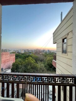 1 BHK + Study Room Builder Floor For Rent in Saket