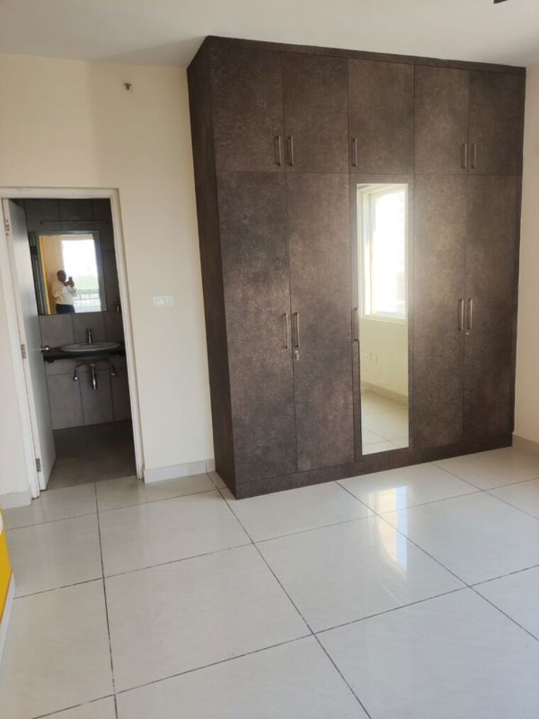 Bathroom, prestige-lakeside-habitat 3 Bedroom 1655 Sq.Ft. Apartment In Varthur Bangalore 10096145