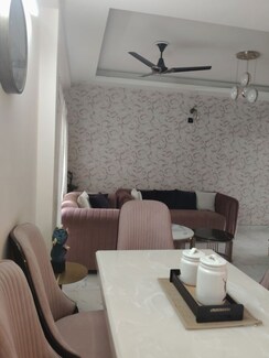 3.5 BHK + Servant Room,Extra Room Apartment For Sale in The Golden Gate