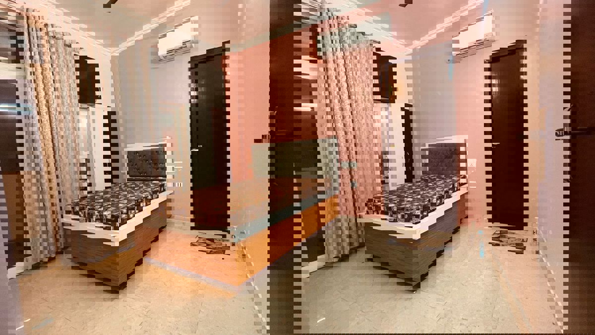 3.5 BHK + Extra Room 1850 Sq.Ft. Apartment in Purvanchal Kings Court