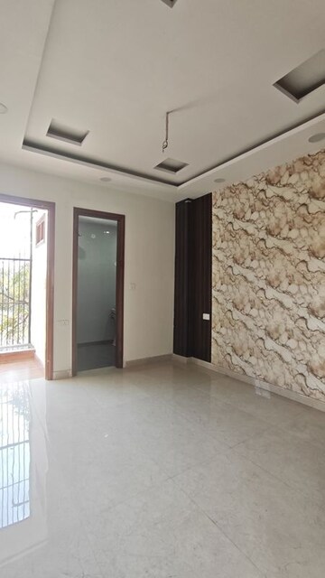 Room in 3 BHK Builder Floor at Fidato Honour Homes, Sector 89 – for Sale