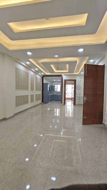 Room in 3 BHK Builder Floor at Fidato Honour Homes, Sector 89 – for Sale