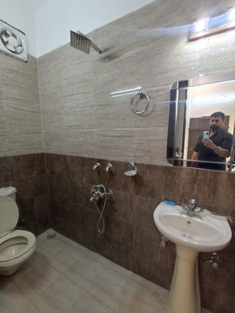 Bathroom, govindpuri 2 Bedroom 700 Sq.Ft. Builder Floor In Govindpuri Delhi 8377388