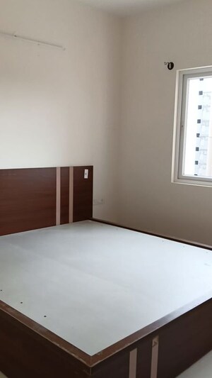 Room in 2 BHK Apartment at Prestige Lakeside Habitat, Varthur – for Sale