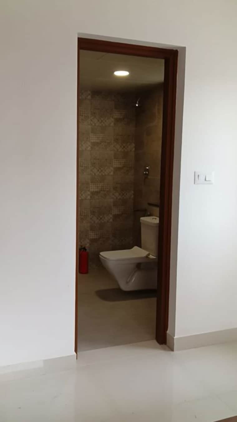 Bathroom, prestige-lakeside-habitat 2 Bedroom 924 Sq.Ft. Apartment In Varthur Bangalore 10096226