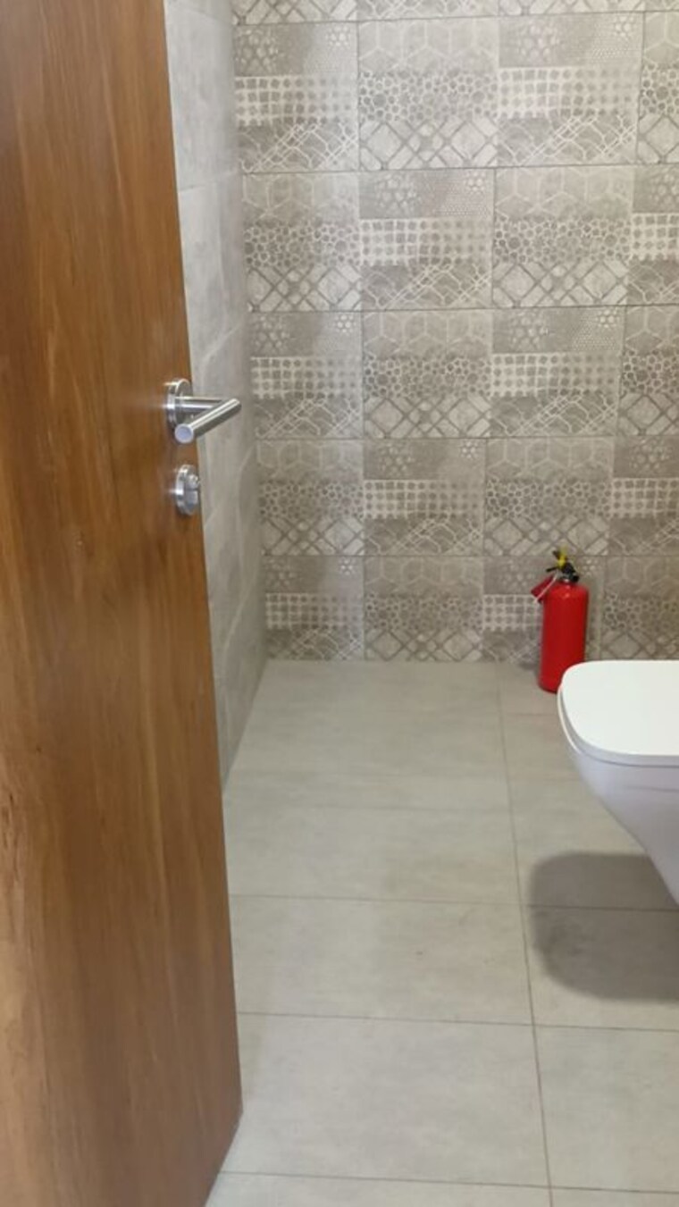 Bathroom, prestige-lakeside-habitat 2 Bedroom 924 Sq.Ft. Apartment In Varthur Bangalore 10096226