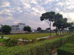 Plot For Sale in DLF Hyde Park
