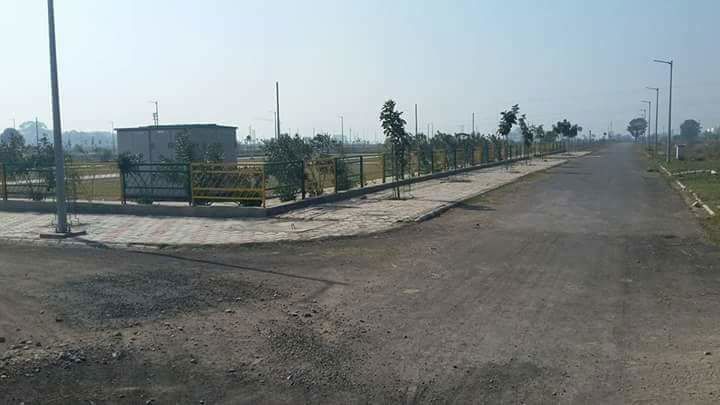 Plot For Sale in DLF Hyde Park
