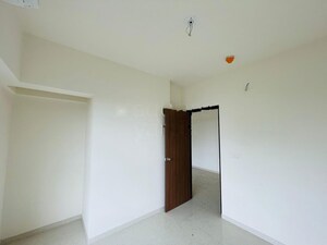 2 BHK Apartment For Rent in Lodha Amara, Kolshet Road