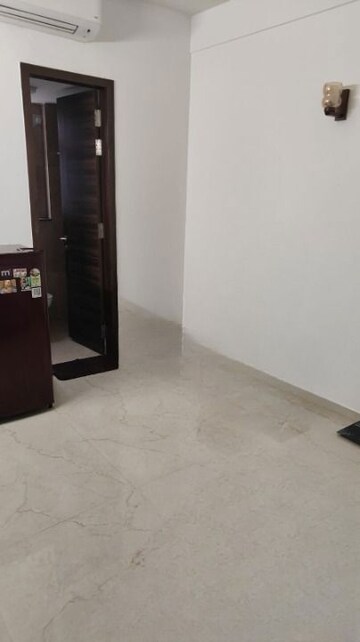 Room in 3 BHK Apartment at Smart World Orchard, Sector 61 – for Sale